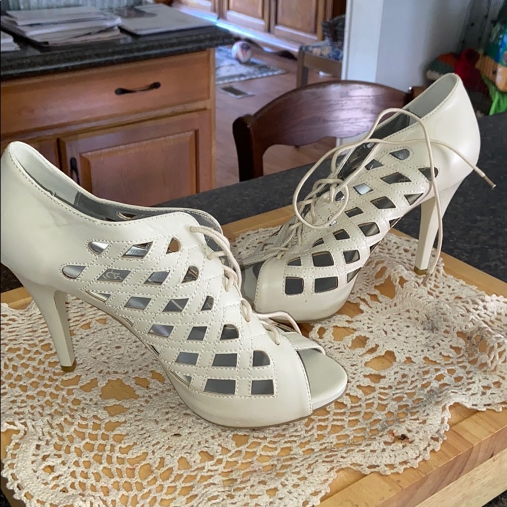 Ivory heel sandal❤️